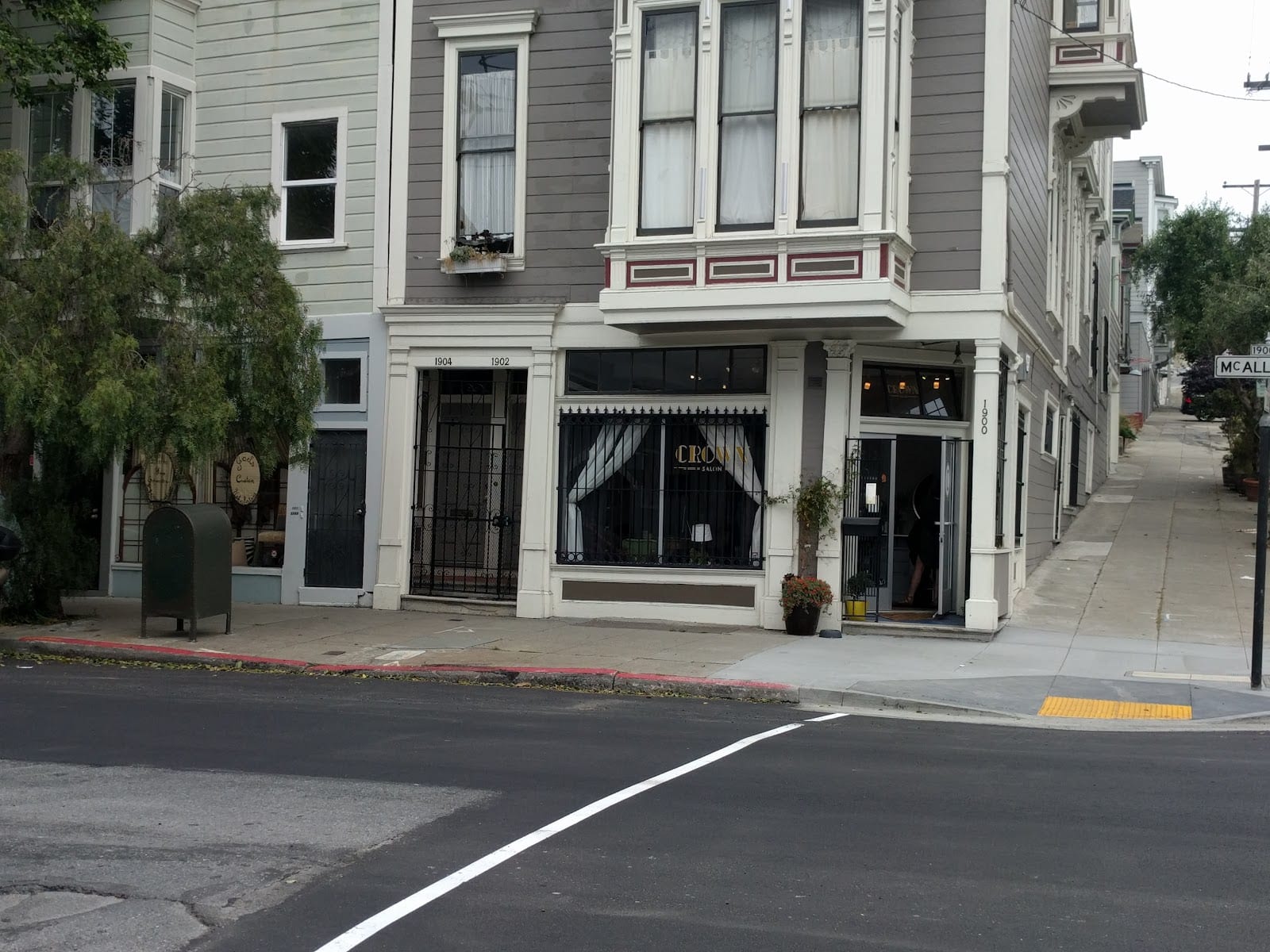 Crown Salon