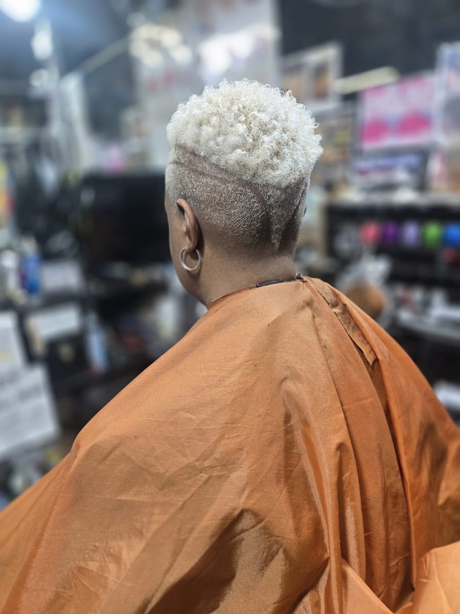 Q's Barber Shop