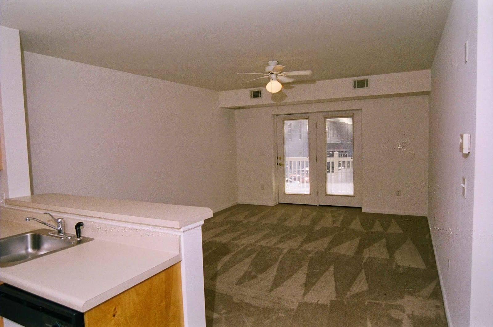 200 East Avenue Apartments, photo 3