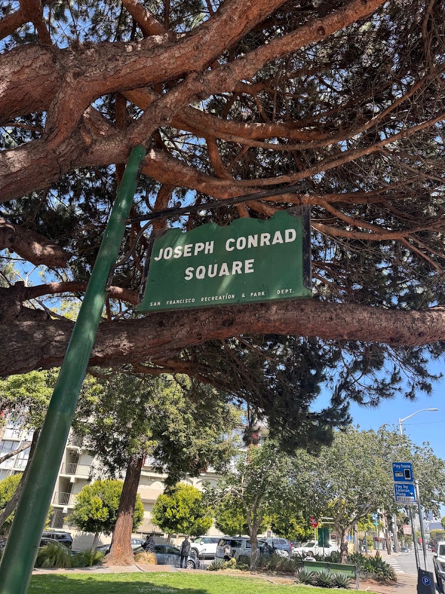 Joseph Conrad Square, photo 3