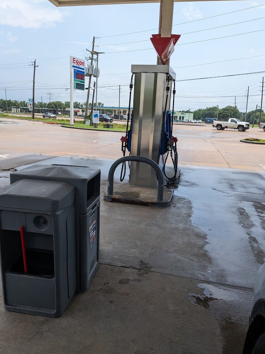 Exxon, photo 2