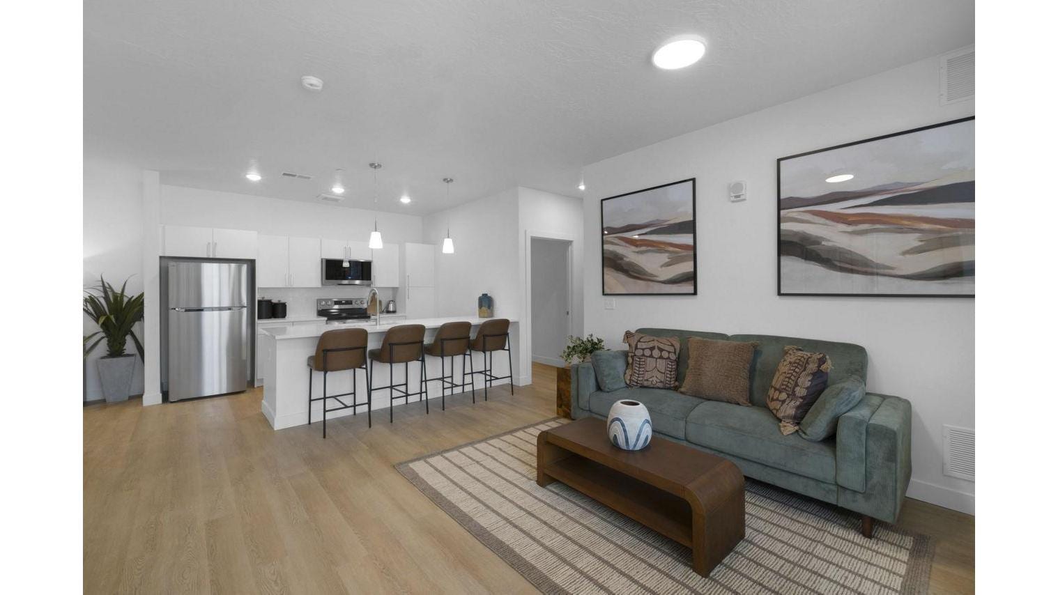 The Henley Apartments, photo 2