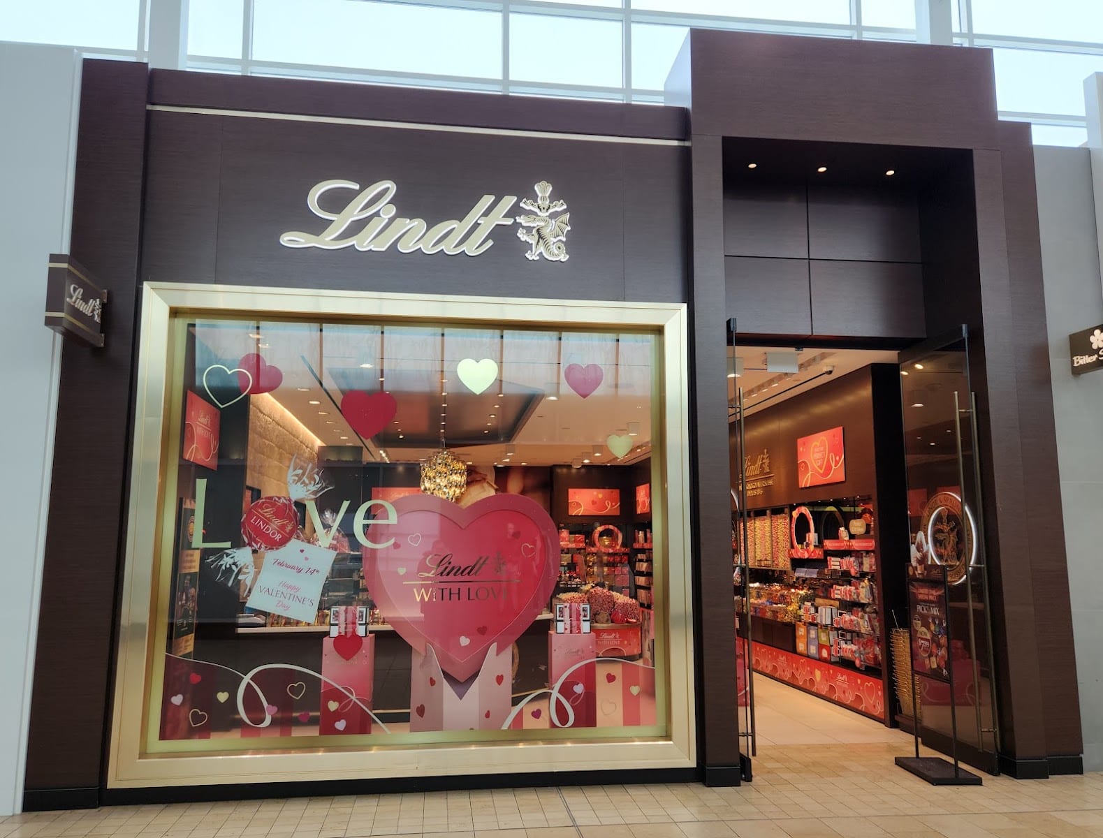 Lindt Chocolate Shop - Yorkdale, photo 4