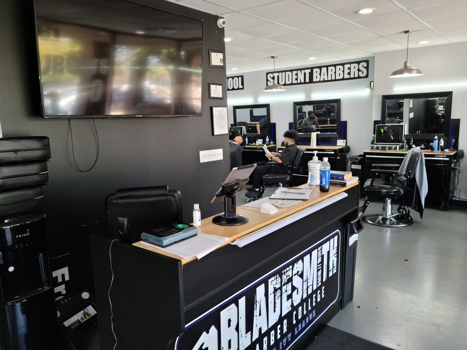 Bladesmith Barber College, photo 2