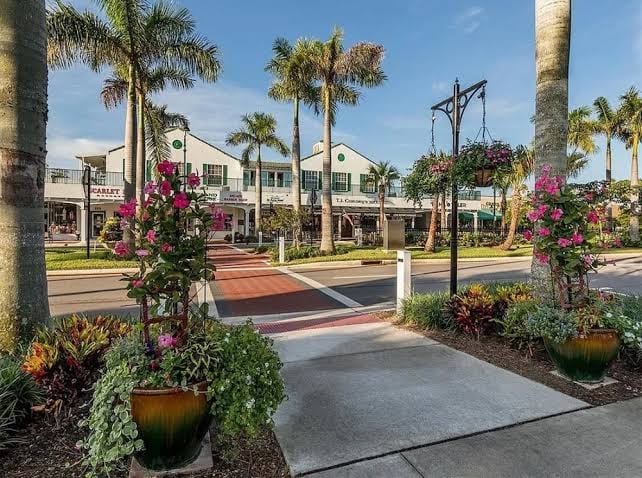 4 bedrooms sleep 8 private heated pool on golf course 4 mil to the beach