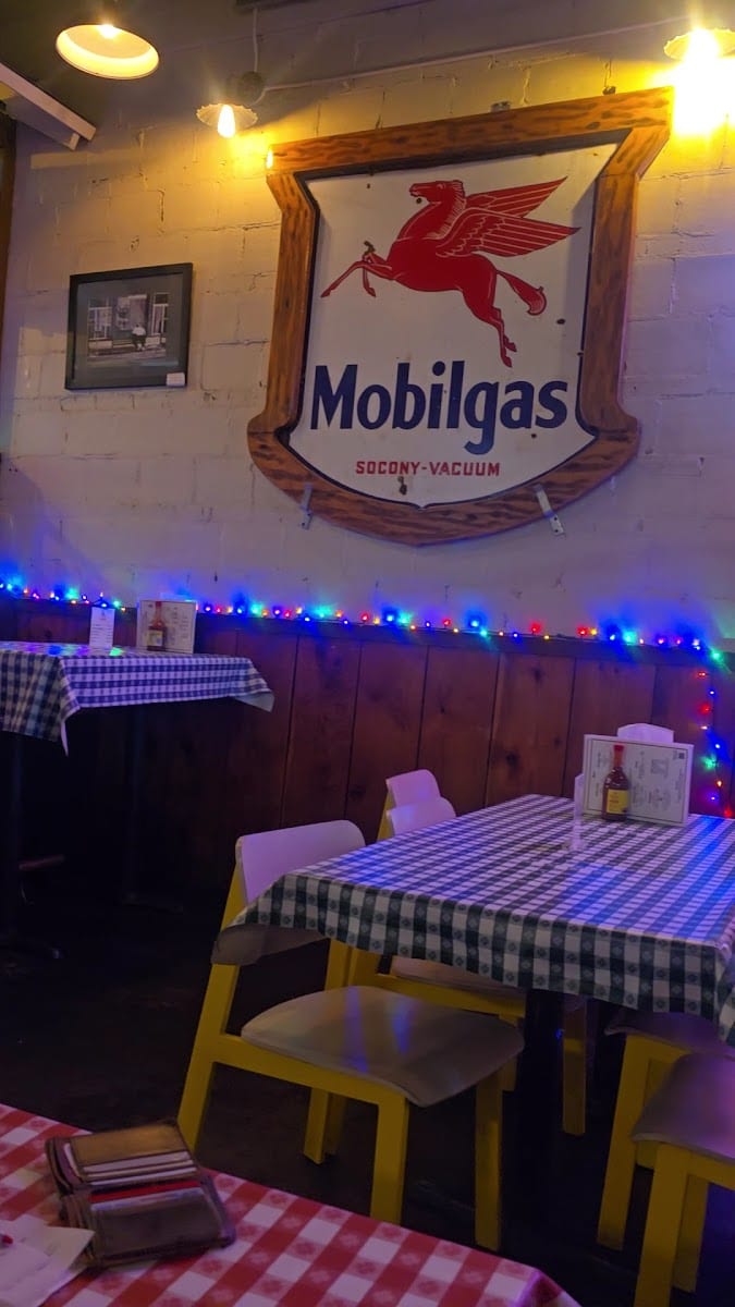 Gus's World Famous Fried Chicken, photo 3