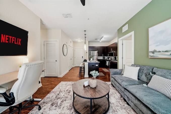 Modern Retreat | 2 King Beds + Pool, Gym & Yoga, photo 2