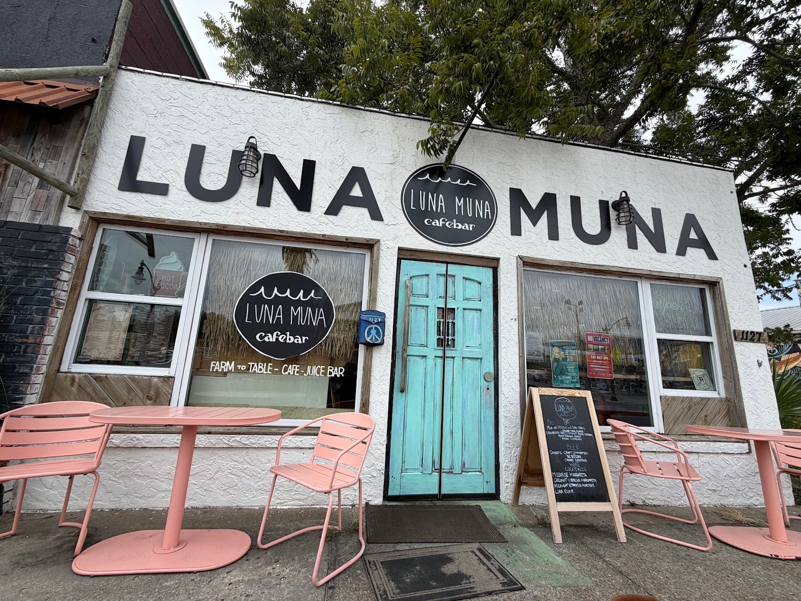 Luna Muna Cafébar