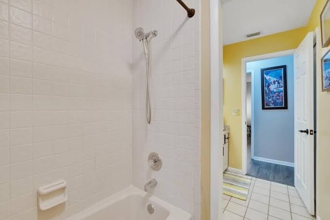 Minutes to Busch Gardens~3 King Beds~Swimming Pool~Hot Tub~Mini Golf, GamesMore, photo 2