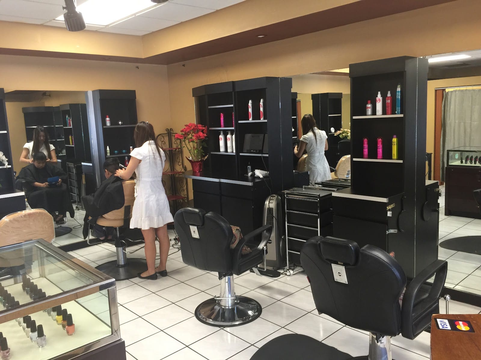 May's Salon, photo 2