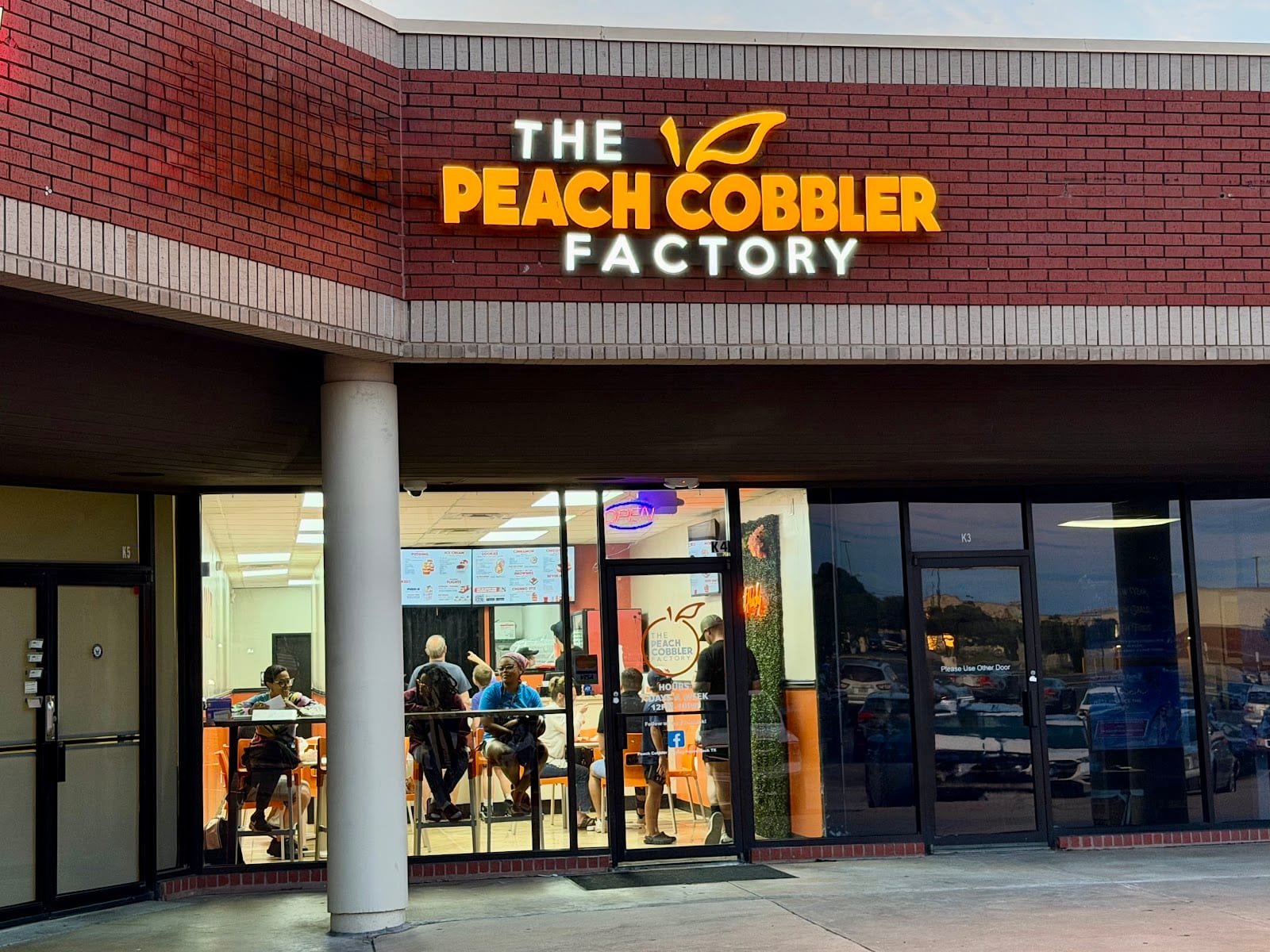 The Peach Cobbler Factory, photo 2