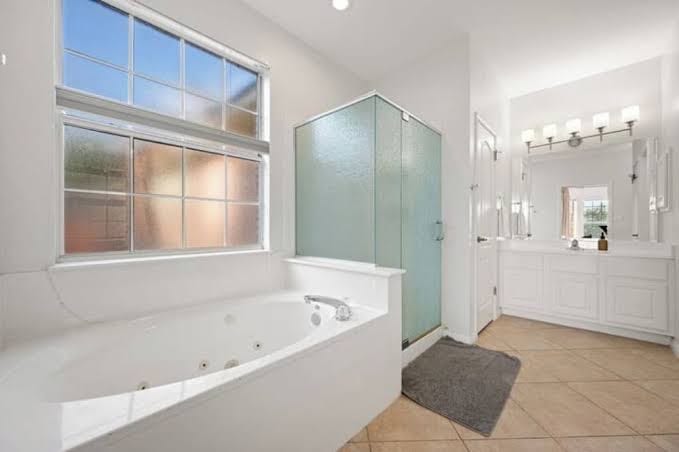 Luxury 5BR on Golf Course: Pool, Hot Tub, EV Charger, photo 2