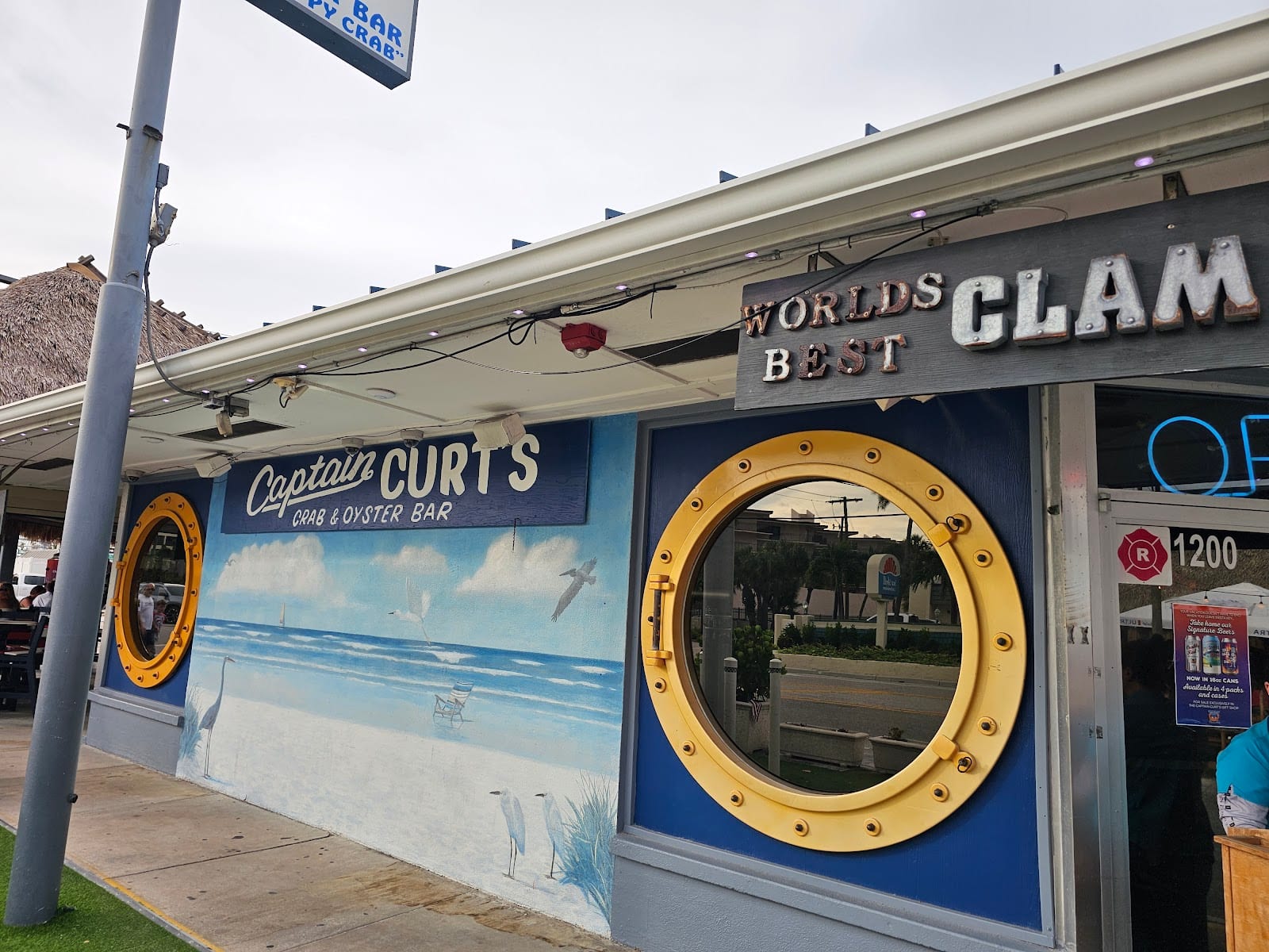 Captain Curt's Sniki Tiki Bar & Live Entertainment - Siesta Key