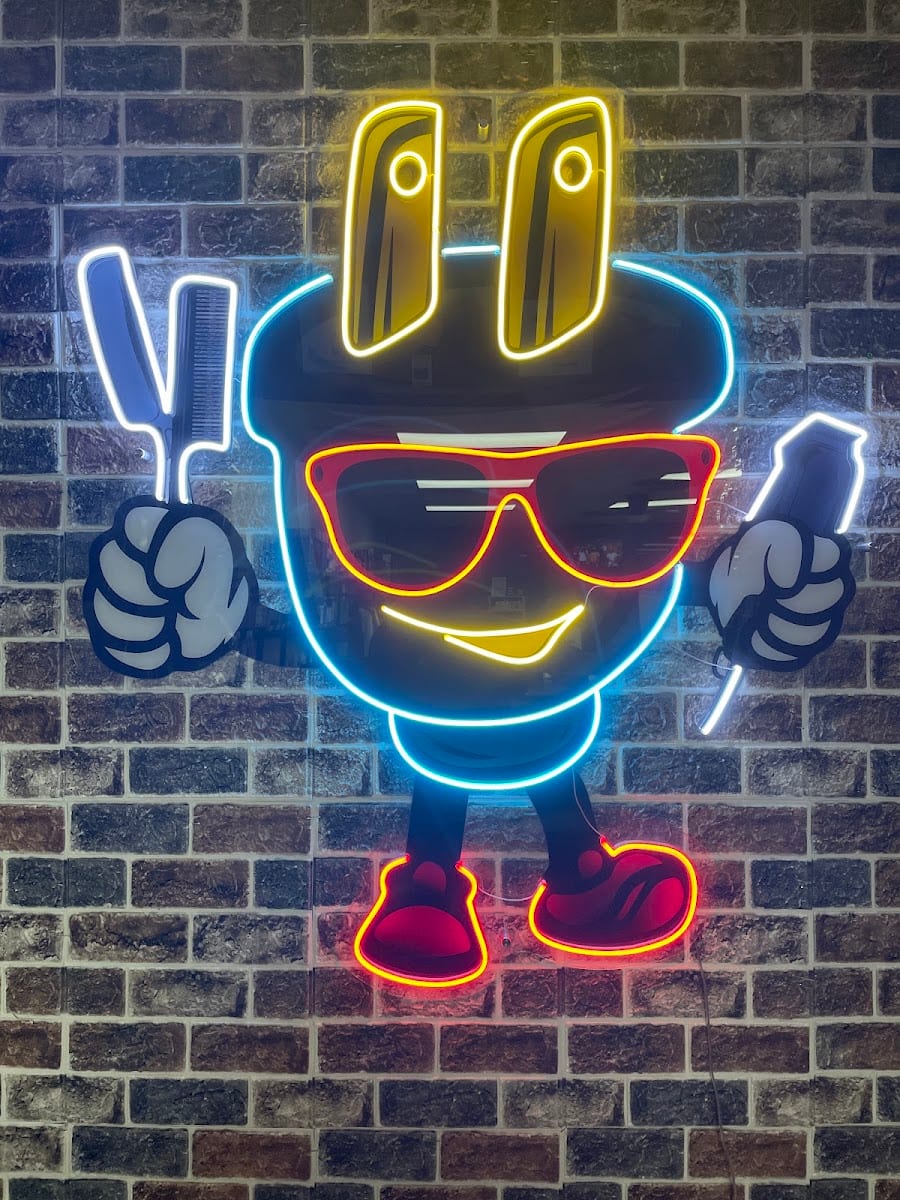 The Plug Barber Supply, photo 3