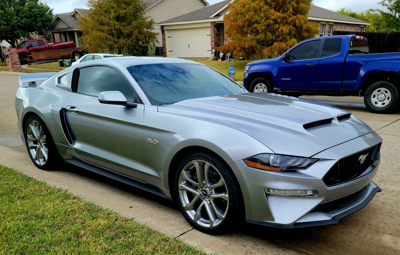 LB'S AUTO BODY SHOP