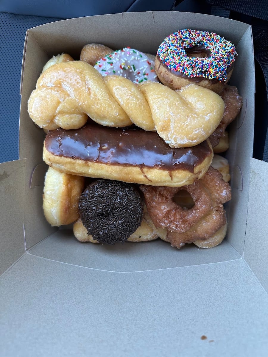 Royal Pastries 'n' Doughnuts