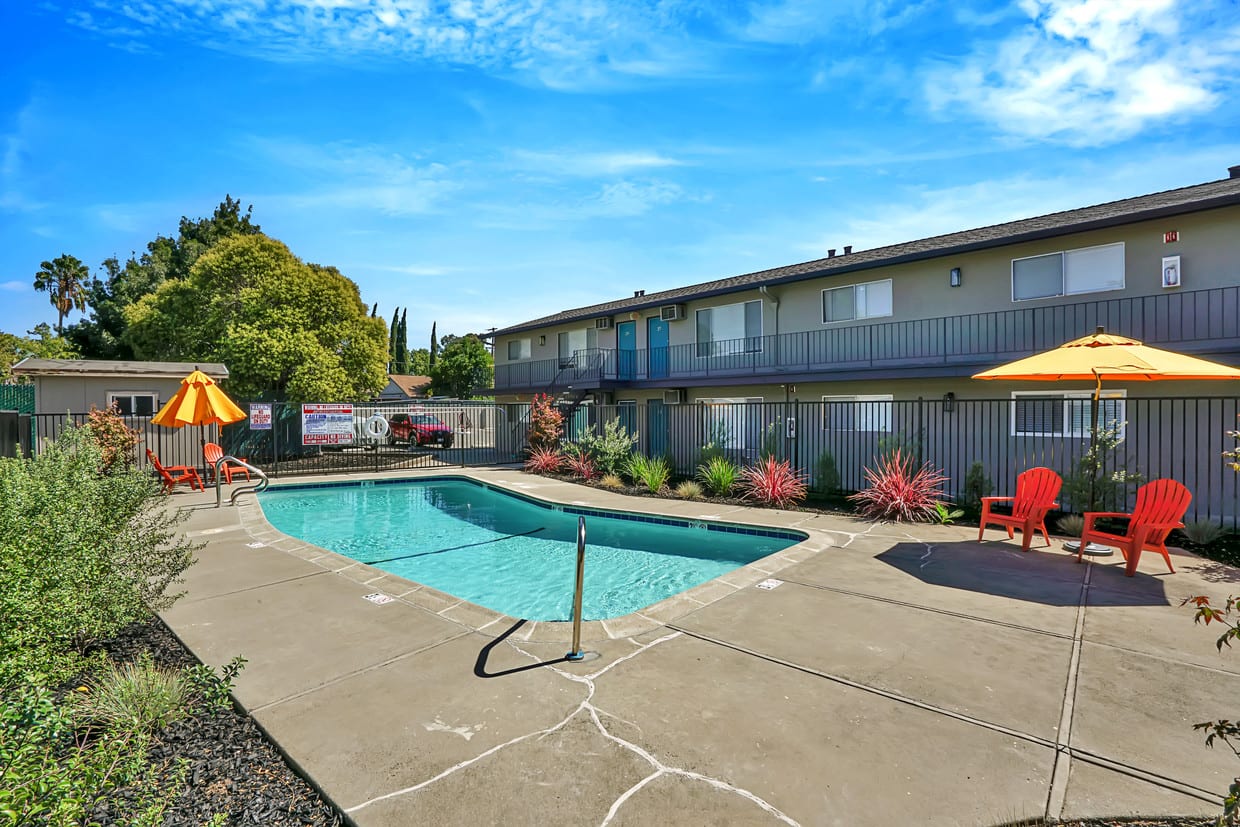 Carla Pecoraro Bay Area Commercial Real Estate with Compass, photo 2