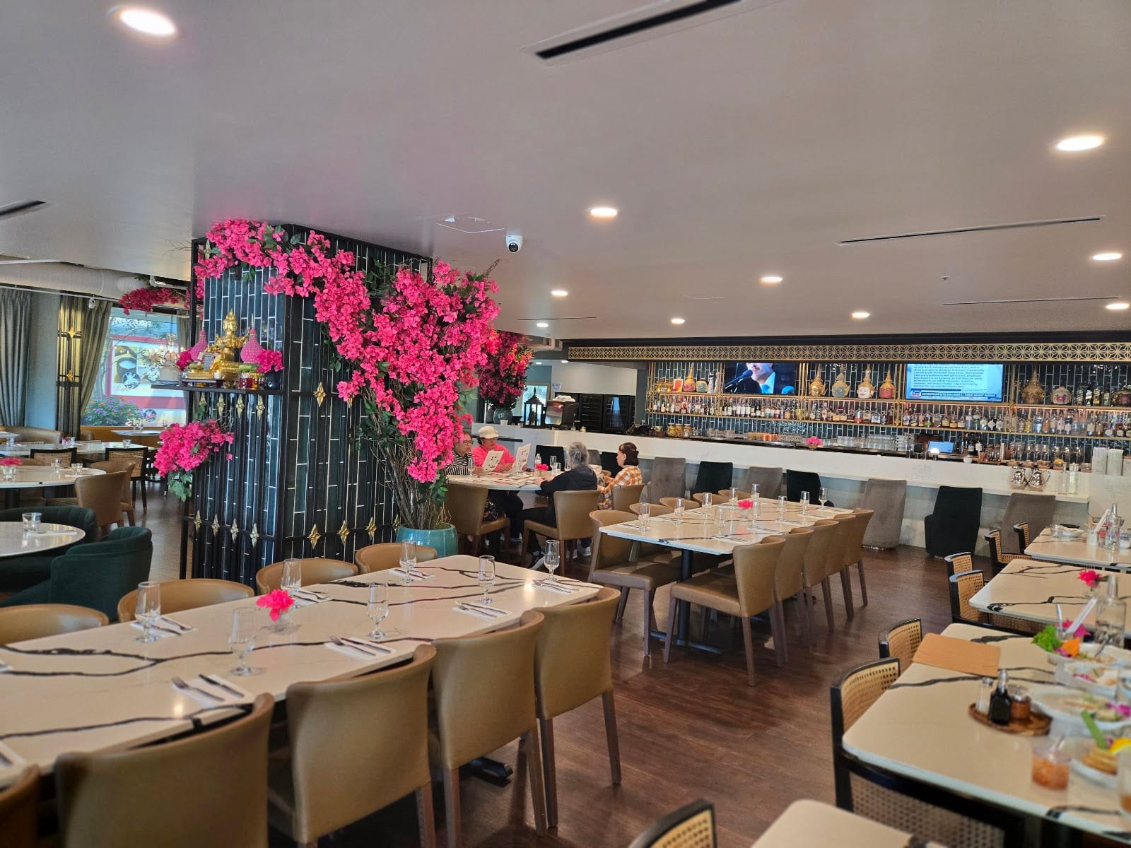 Osha Thai Restaurant and Bar (Embarcadero)