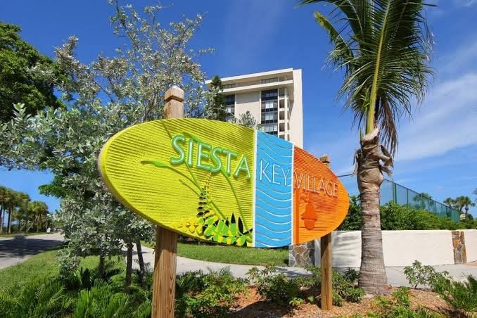 Siesta Bayside: Quiet Ground-Floor Villa with Private Beach Access, Heated Pools, Tennis, & Fishing!