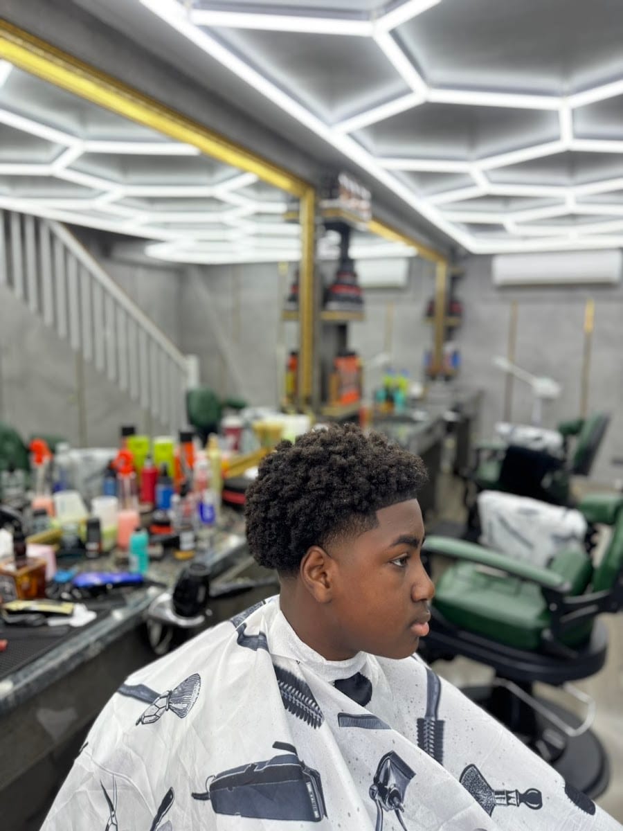 Castle barbershop, photo 2
