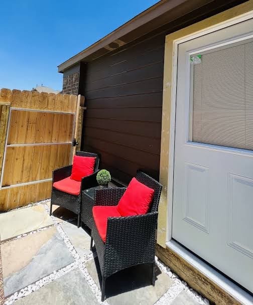 Private Pool & Hot Tub Oasis, Games + Karaoke. Minutes from IAH airport.