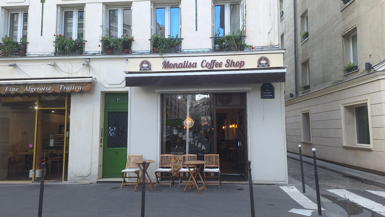 Monalisa coffee shop