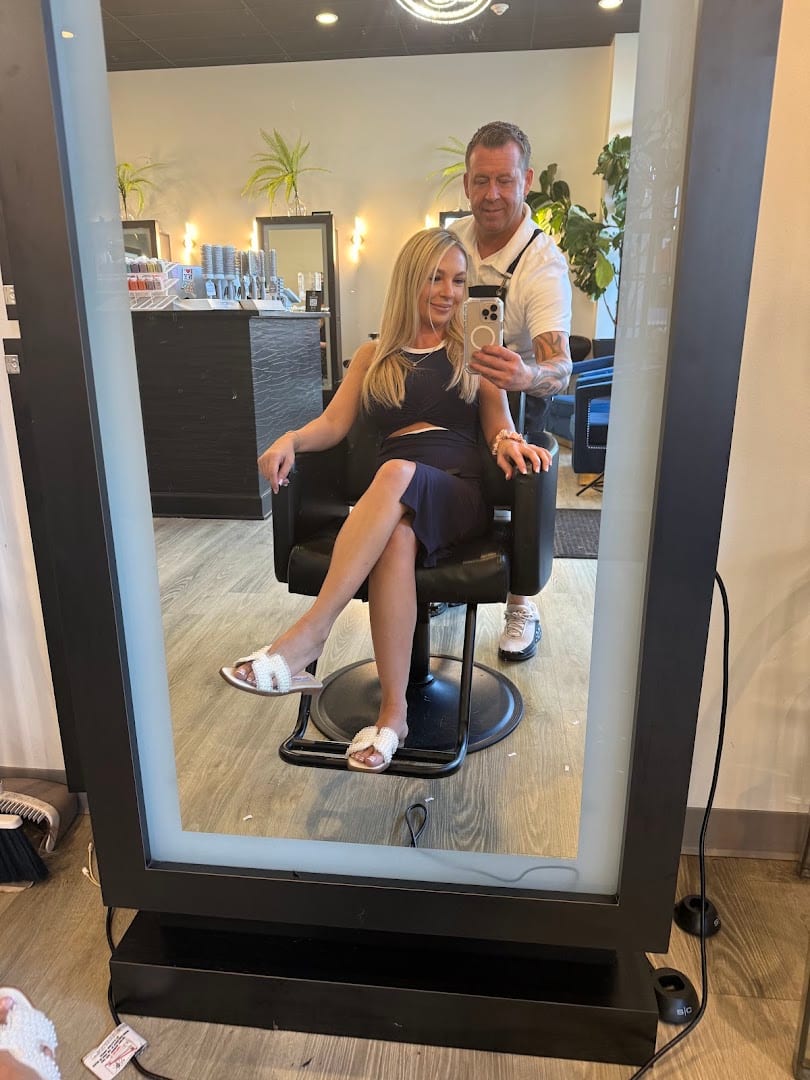 Robert James Salon, photo 4