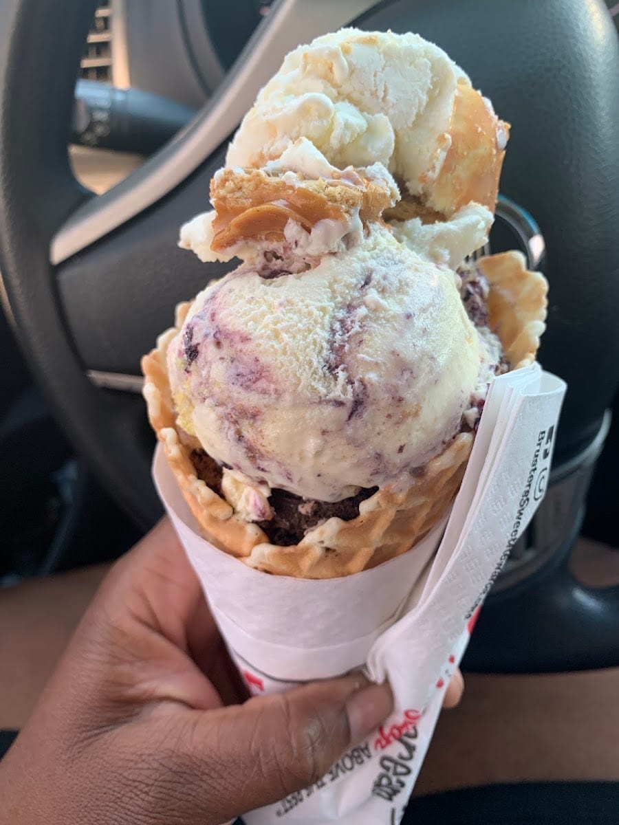 Bruster's Real Ice Cream, photo 4