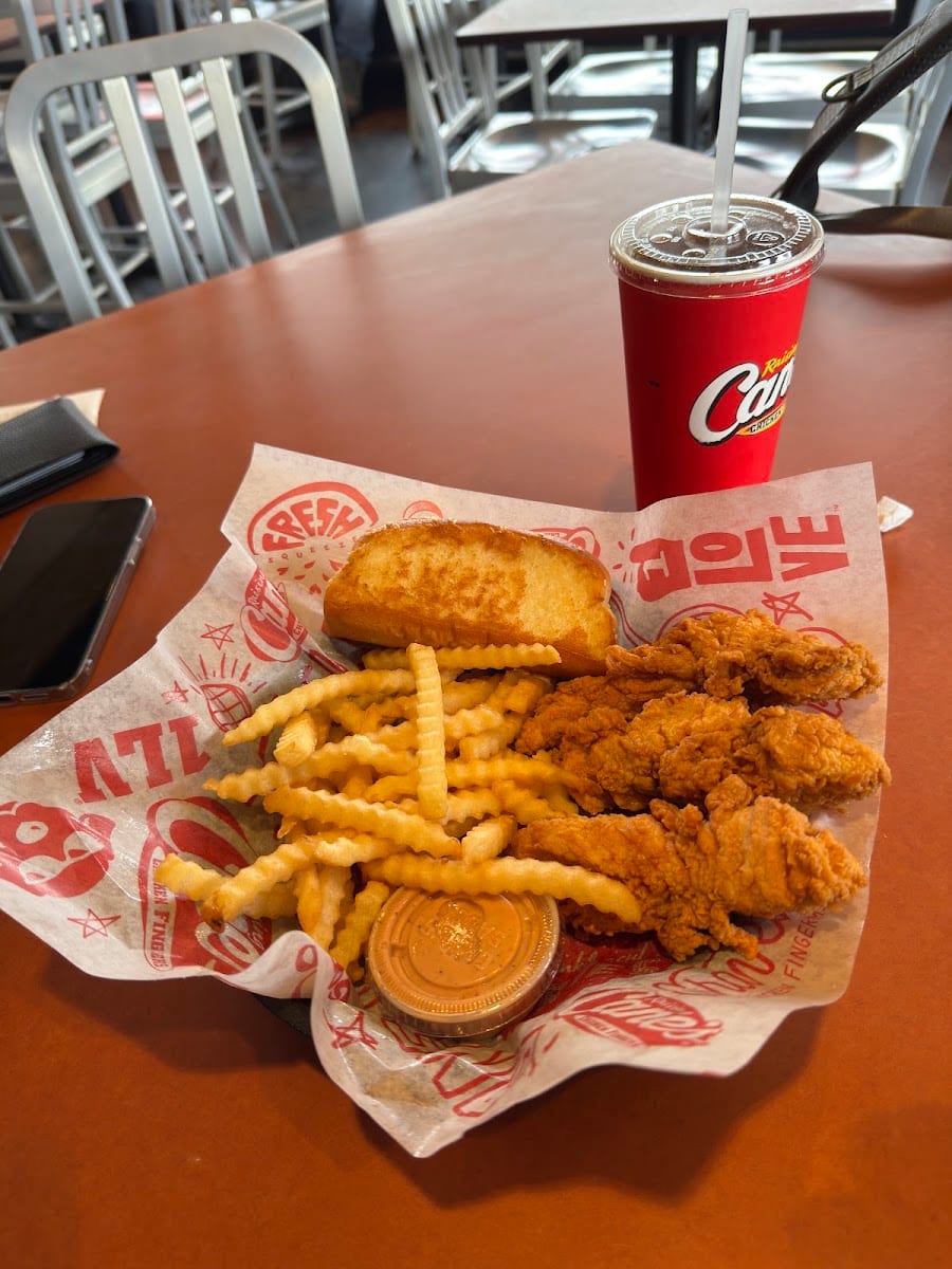 Raising Cane's Chicken Fingers, photo 4
