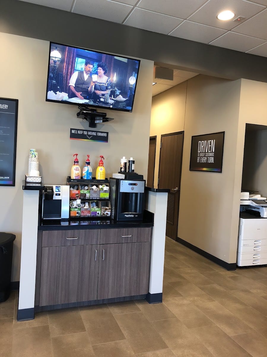 Caliber Collision, photo 4