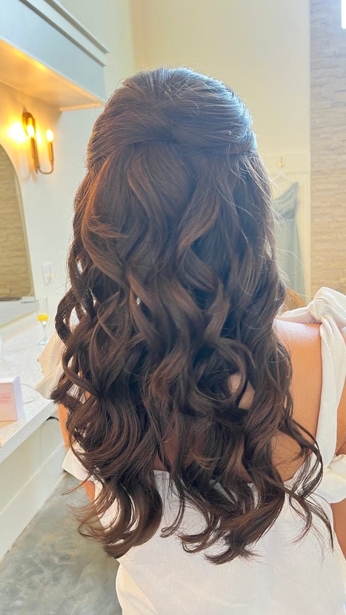 Lot 8 Salon