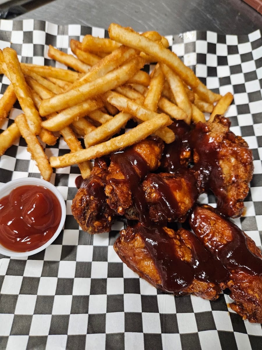 Miami Wings Pub House / Buffalo Chicken House