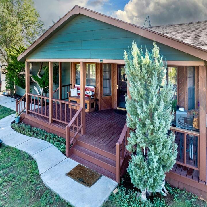 Liz Karr - Real Estate Agent- Aycock Realty, photo 2