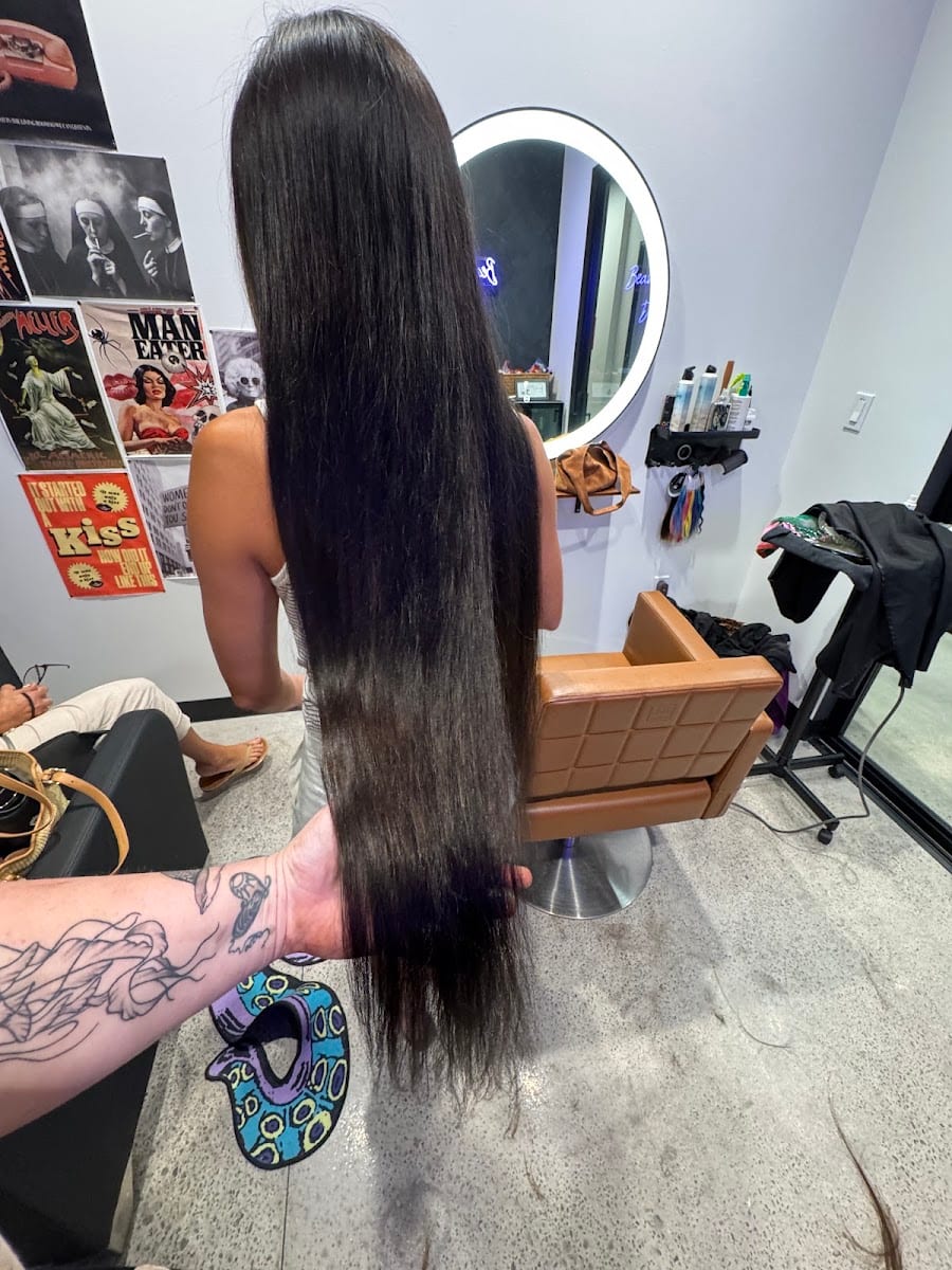 Dropout Salon, photo 2