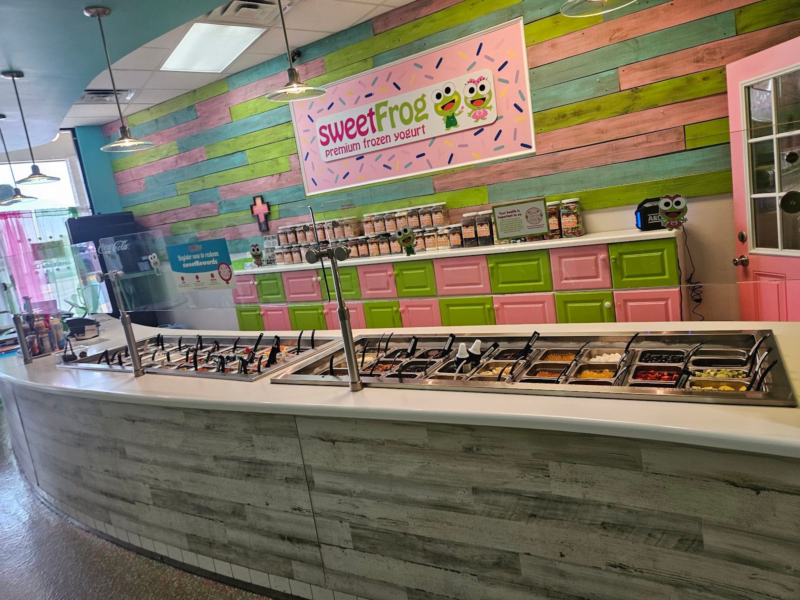 SweetFrog Premium Frozen Yogurt, photo 3