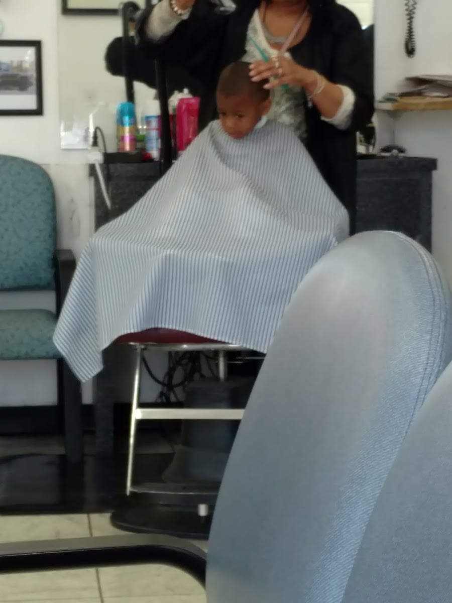 Scottie's Custom Cuts & Beauty