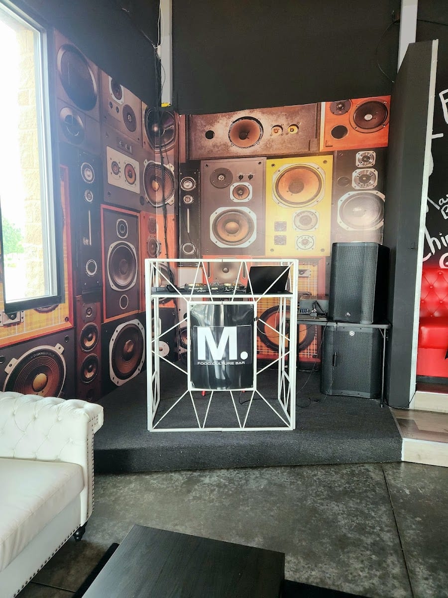 M. - Mulligan's, photo 3