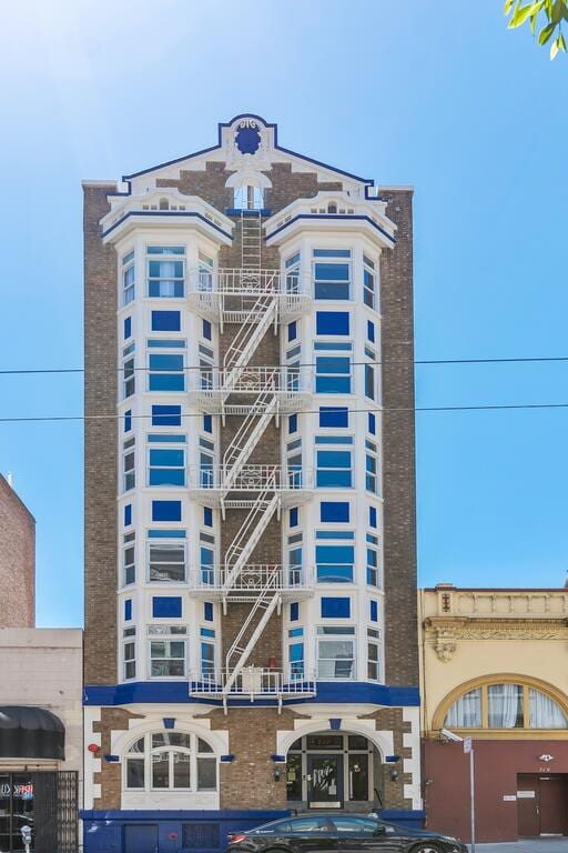 Mayflower Hotel