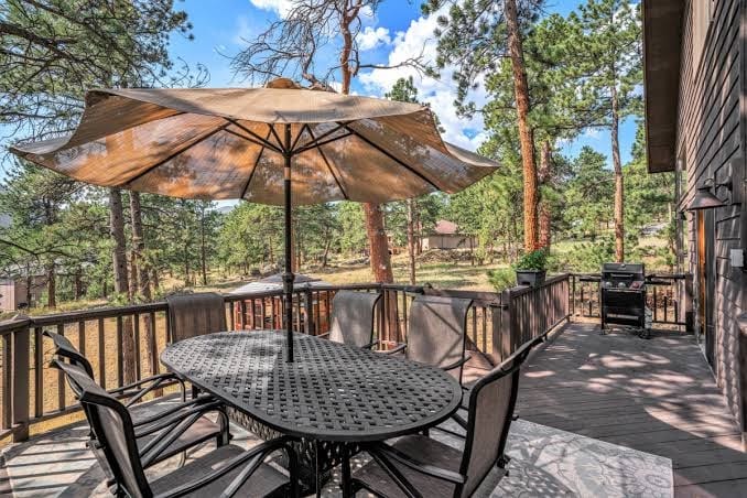 Fireplace & Mtn Views: Estes Park Home w/ Deck!, photo 3