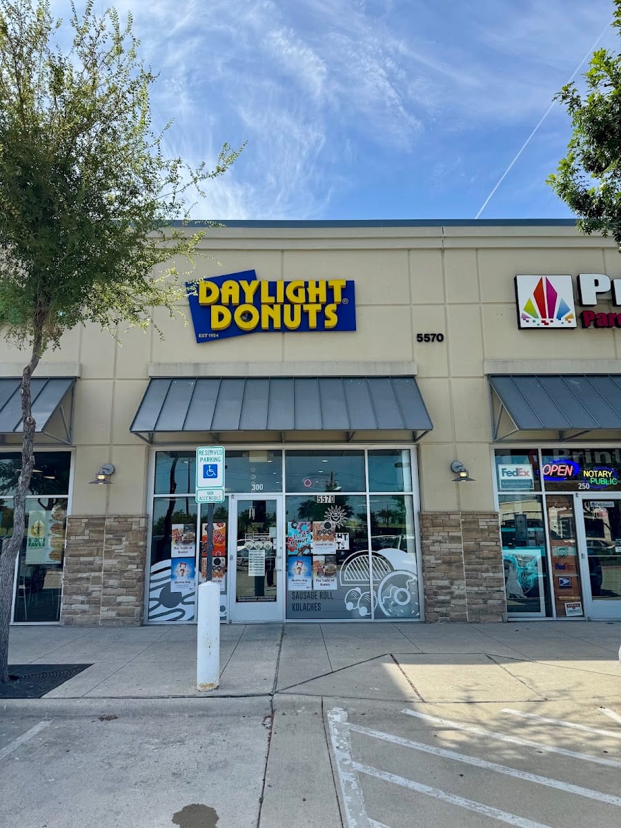 DAYLIGHT DONUTS IN FRISCO, photo 3