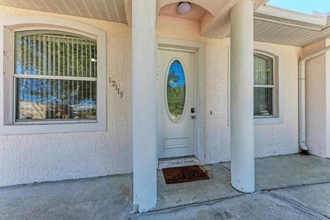 Modern Waterfront Home with Fishing kayaking, 3 min to Warm Mineral Springs