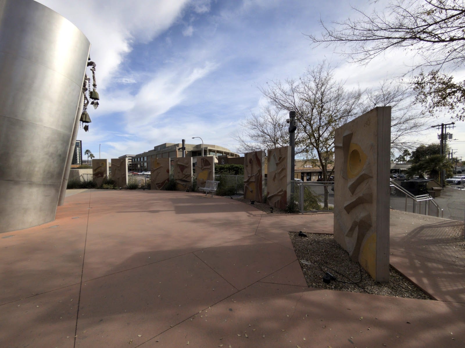 Solstice Park, Plaza