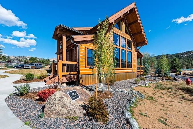 Lake Front! Mtn/Lake Views,HotTub,Gas FirePit,Walking Trail to town & shopping, photo 2