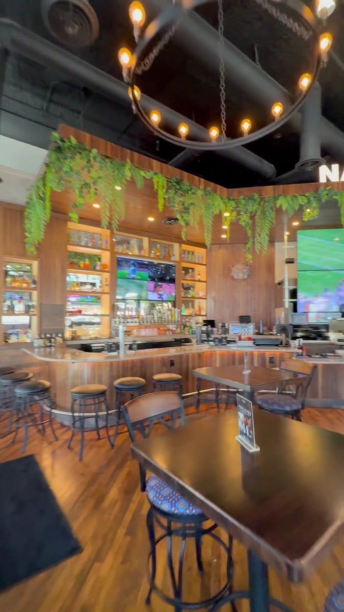 El Viejon Mariscos & Sushi Sports Bar, photo 2