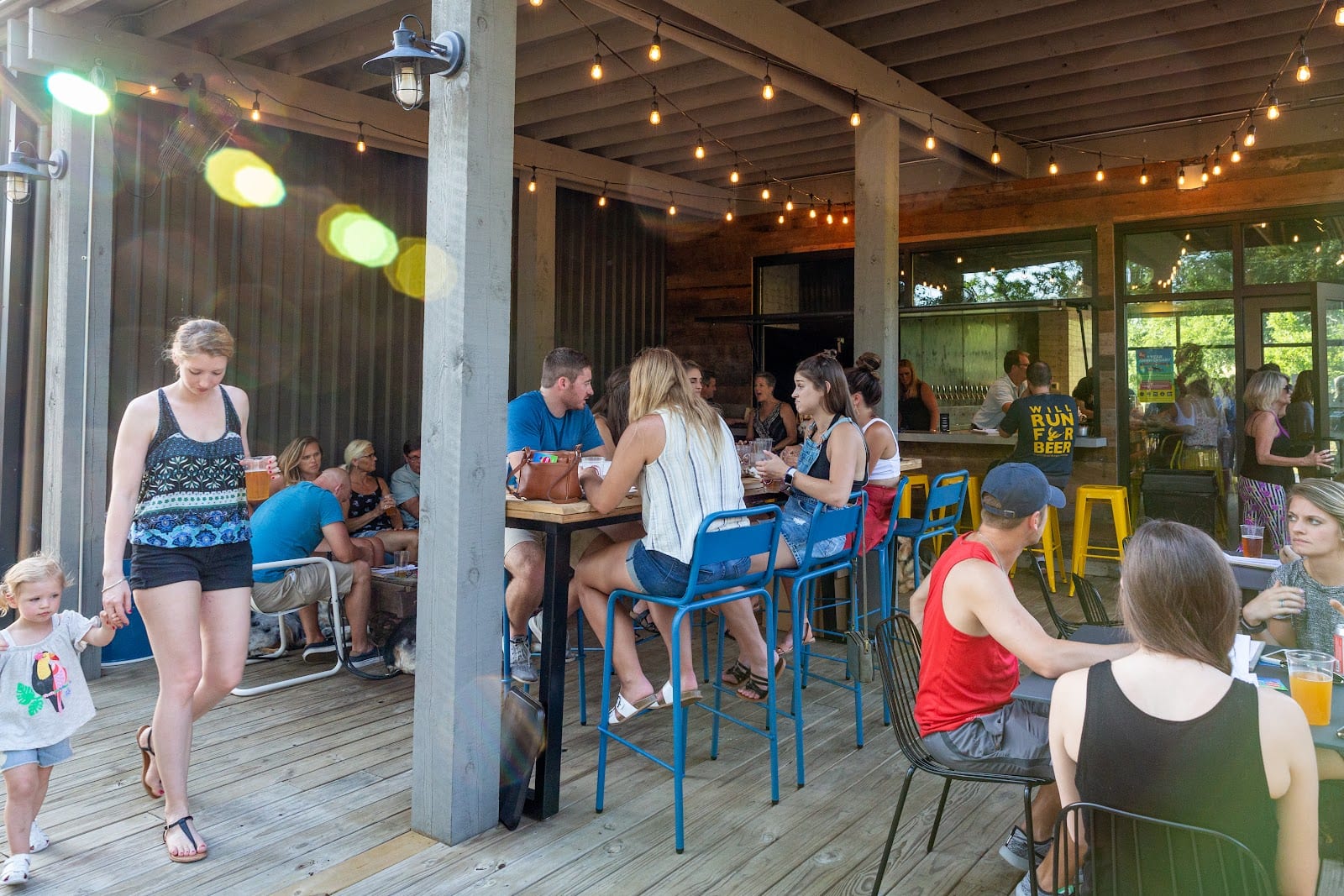GRRROWLER'S Tap Room & Beer Garden, photo 2