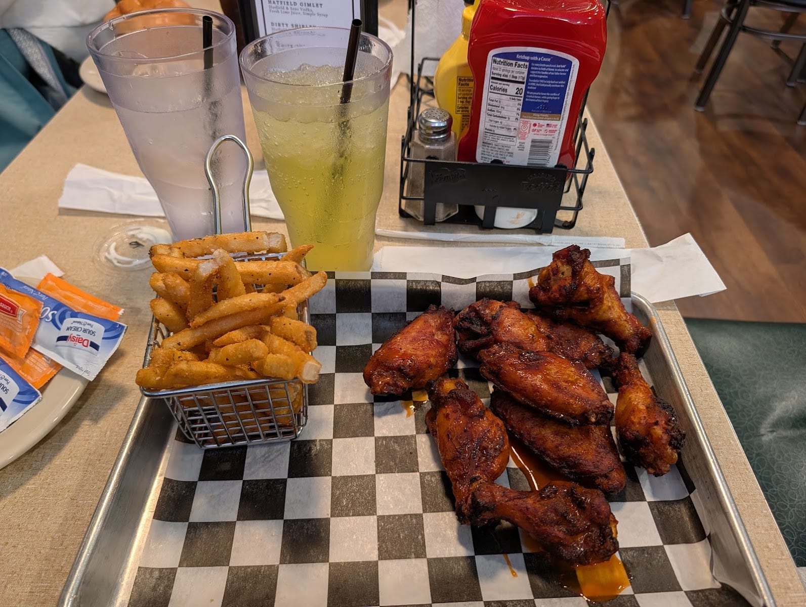 Acme Bar & Grill, photo 4