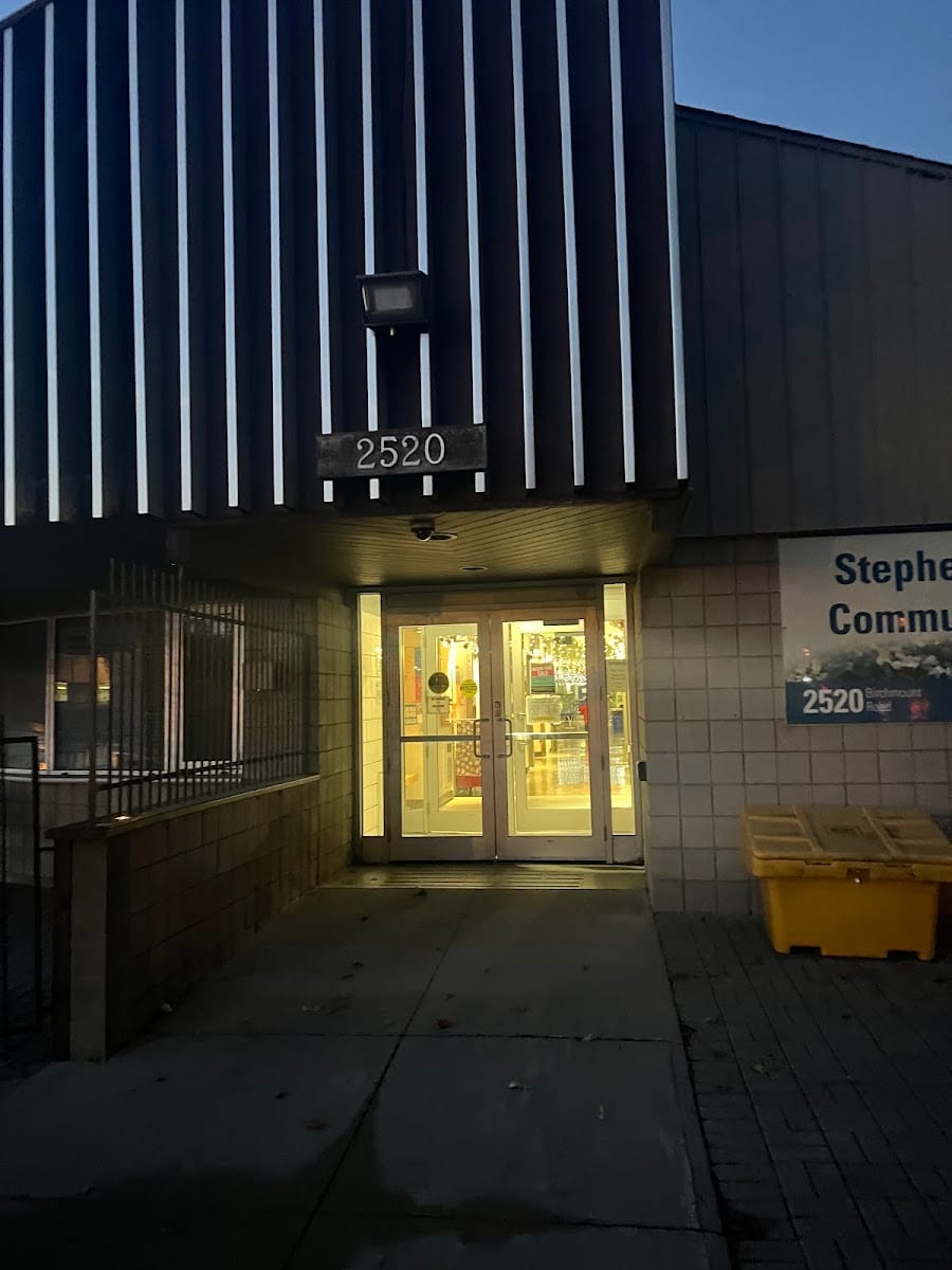 Stephen Leacock Seniors Community Centre, photo 3