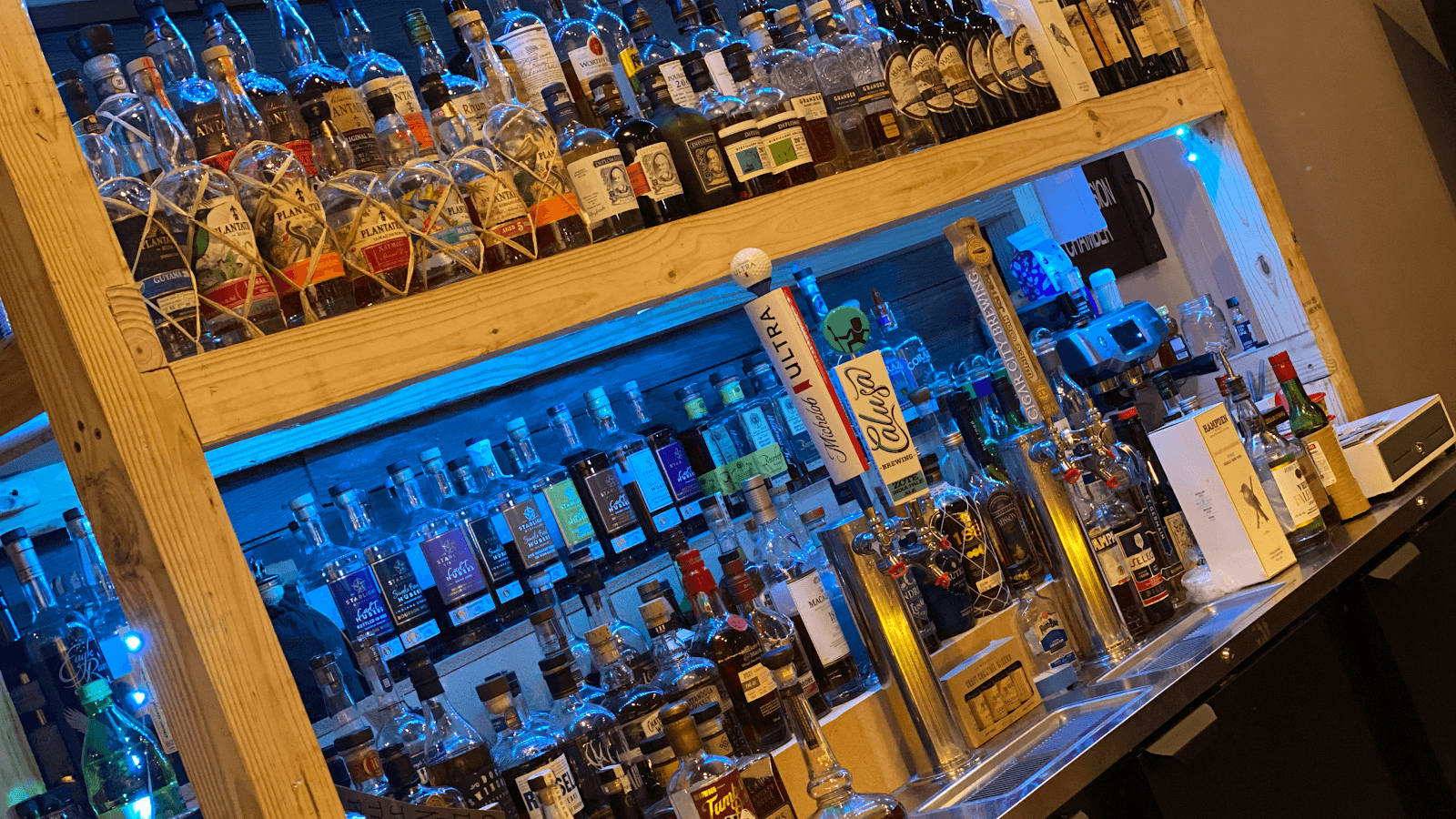 Dive Cocktail Den, photo 2