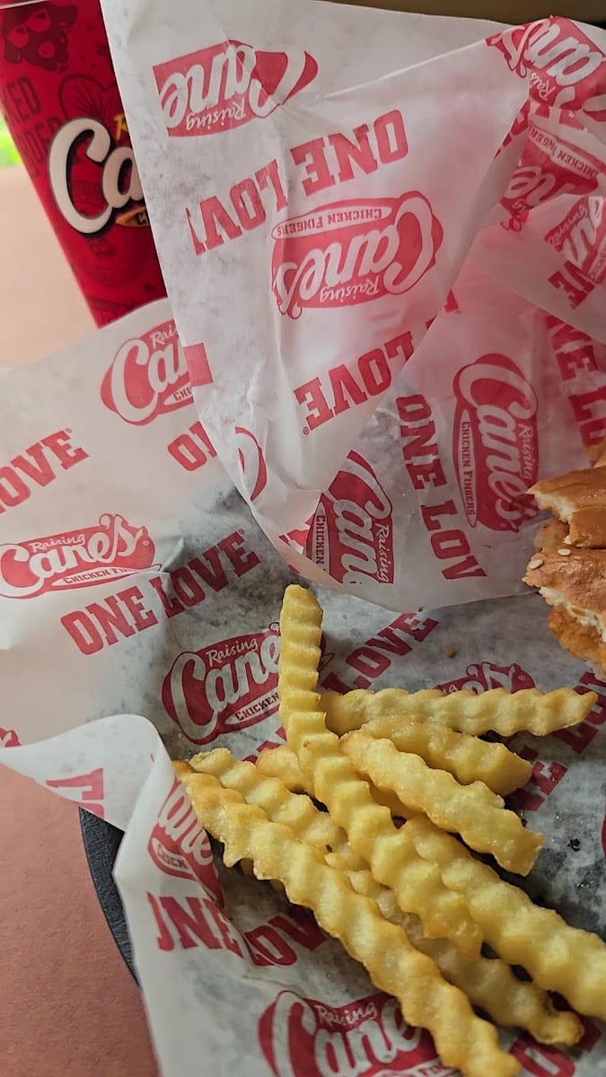 Raising Cane's Chicken Fingers, photo 3