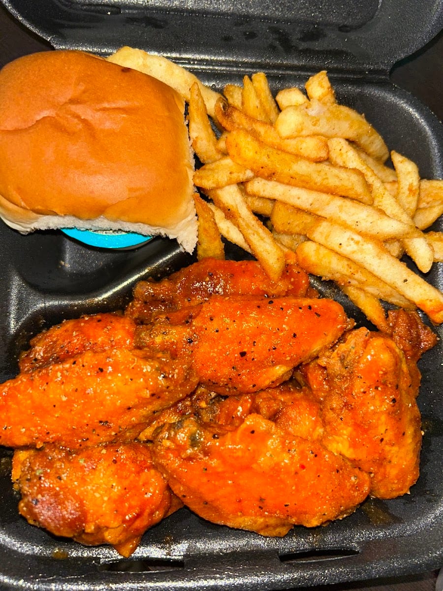 Wing Shack Sports Bar and Grill, photo 4
